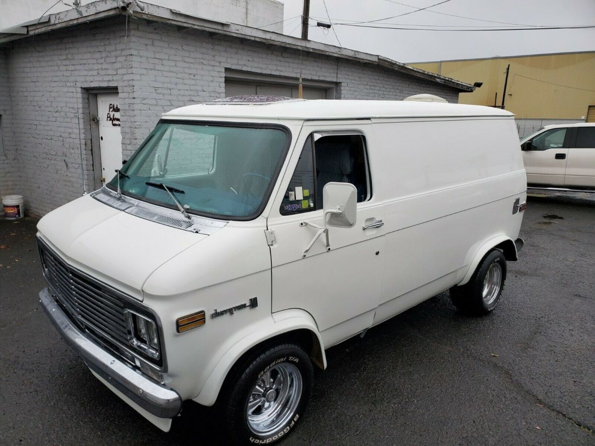 1971 Chevrolet G20 Van ORIGINAL SHORTY VAN G10 84,000 ACTUAL MILES 1 OWNE - photo 2