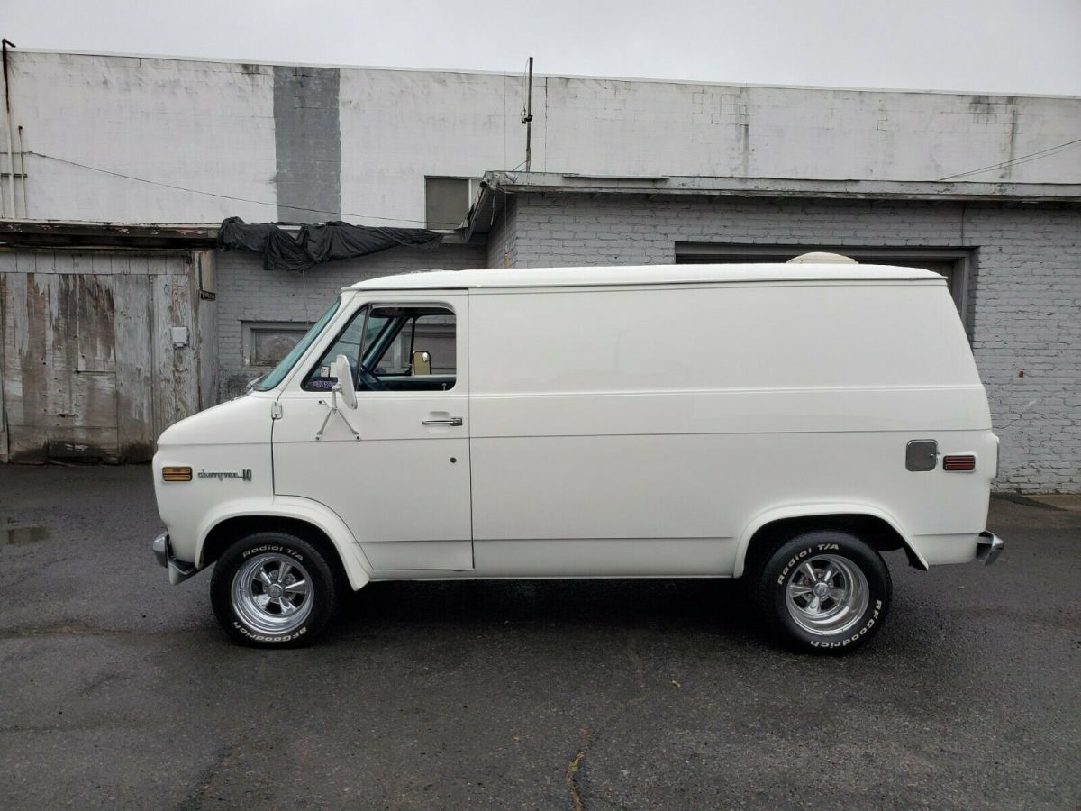 1971 Chevrolet G20 Van ORIGINAL SHORTY VAN G10 84,000 ACTUAL MILES 1 OWNE - photo 5
