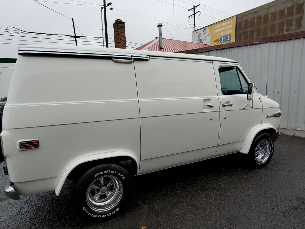 1971 Chevrolet G20 Van ORIGINAL SHORTY VAN G10 84,000 ACTUAL MILES 1 OWNE - photo 9