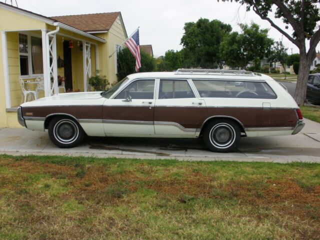 1971 Chrysler Town & Country - photo 3