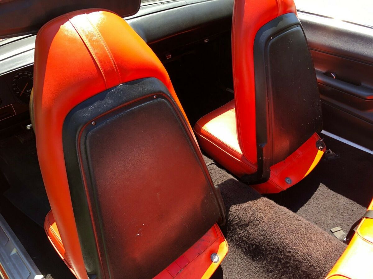 1971 Plymouth Barracuda super rare two tone orange and black interior - photo 11