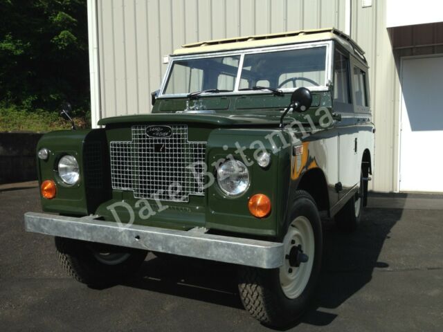 1971 Deluxe Safari Station Wagon - Short Wheelbase 1971 Land Rover Deluxe Safari Station Wagon Short Wheelbase