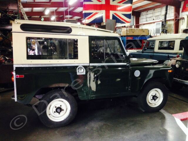 1971 Land Rover Deluxe Safari Station Wagon Short Wheelbase - photo 2