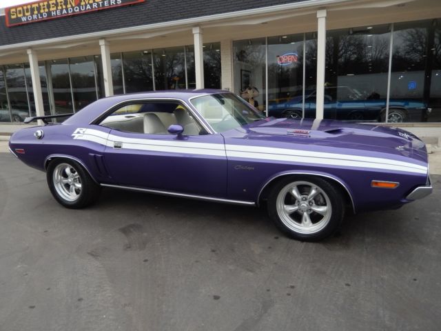 1971 Dodge Challenger Plum Crazy purple 440 6 pack 4 wheel disc Mopar Muscle 1971 Dodge Challenger