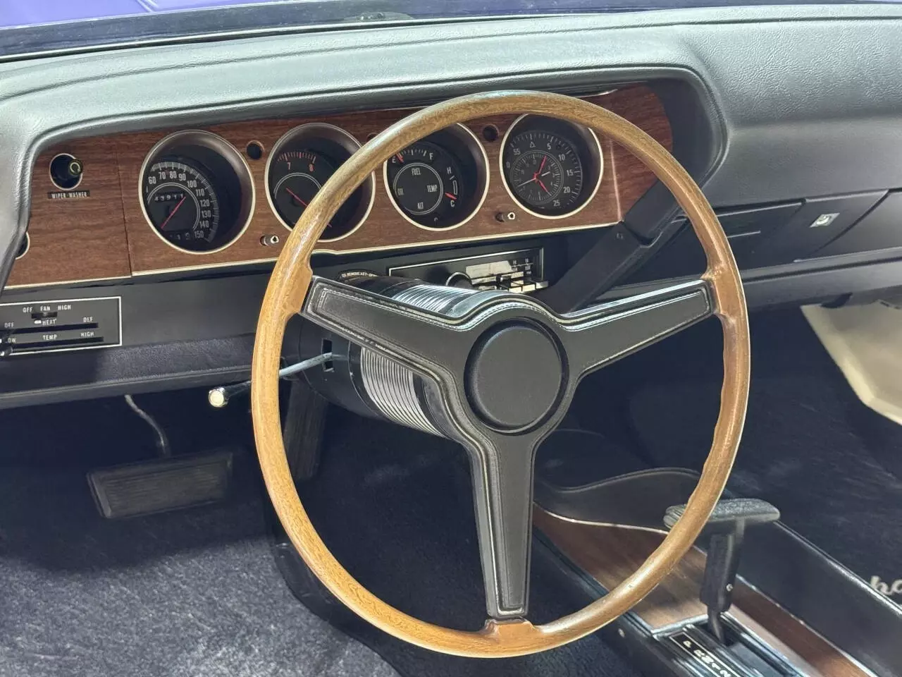 1971 Dodge Challenger R/T 440 6 PACK REAL V CODE RESTORED! - photo 3