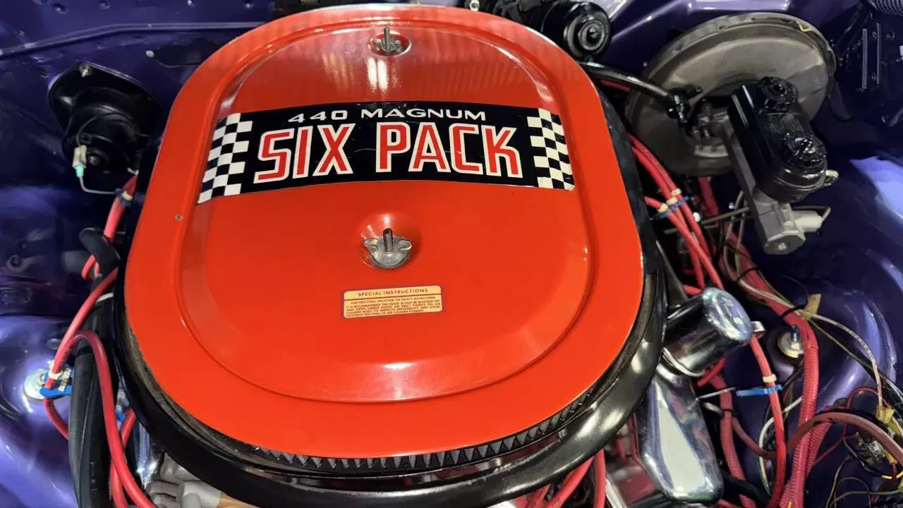 1971 Dodge Challenger R/T 440 6 PACK REAL V CODE RESTORED! - photo 5