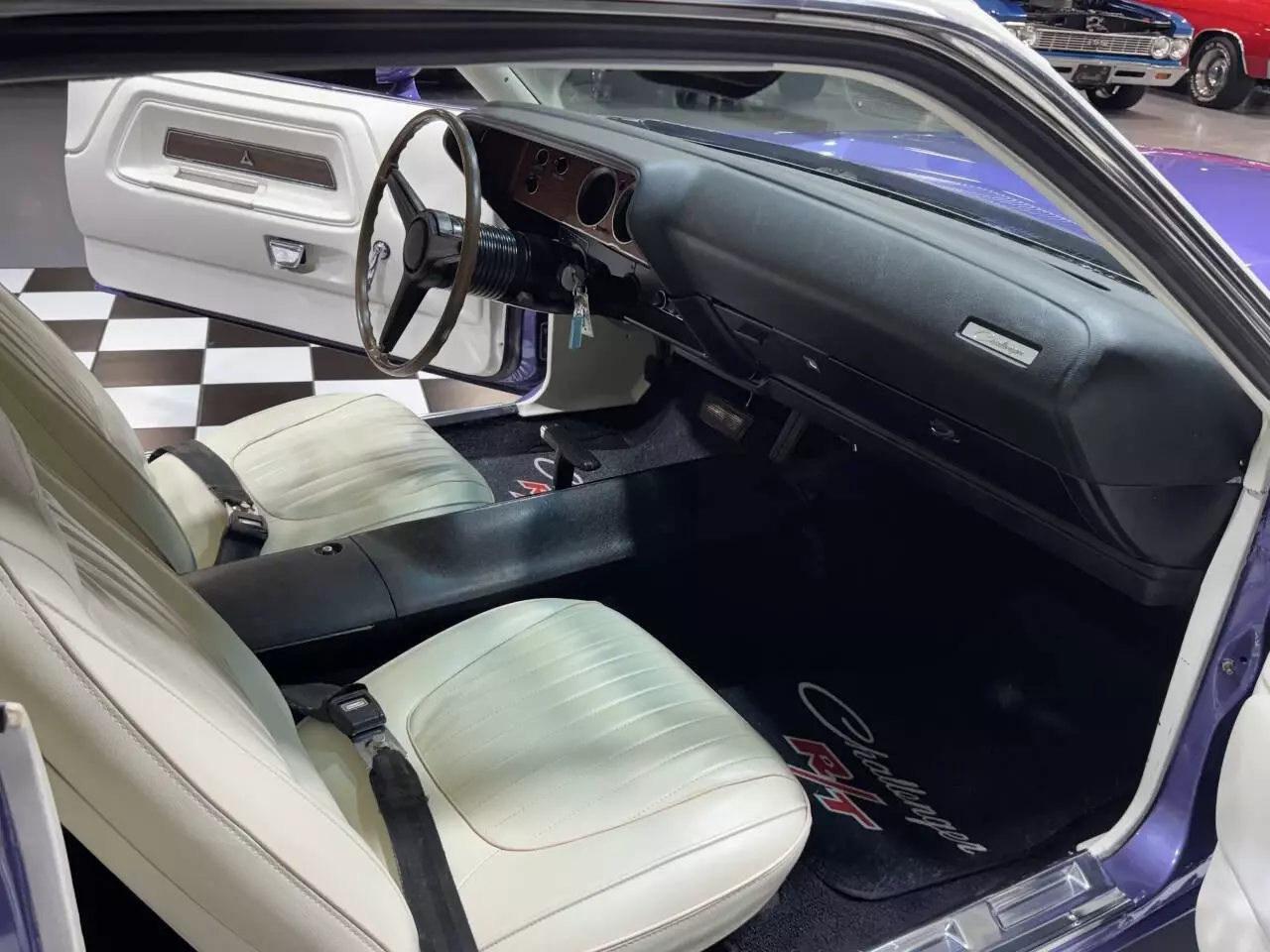 1971 Dodge Challenger R/T 440 6 PACK REAL V CODE RESTORED! - photo 6