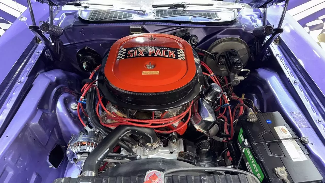 1971 Dodge Challenger R/T 440 6 PACK REAL V CODE RESTORED! - photo 7