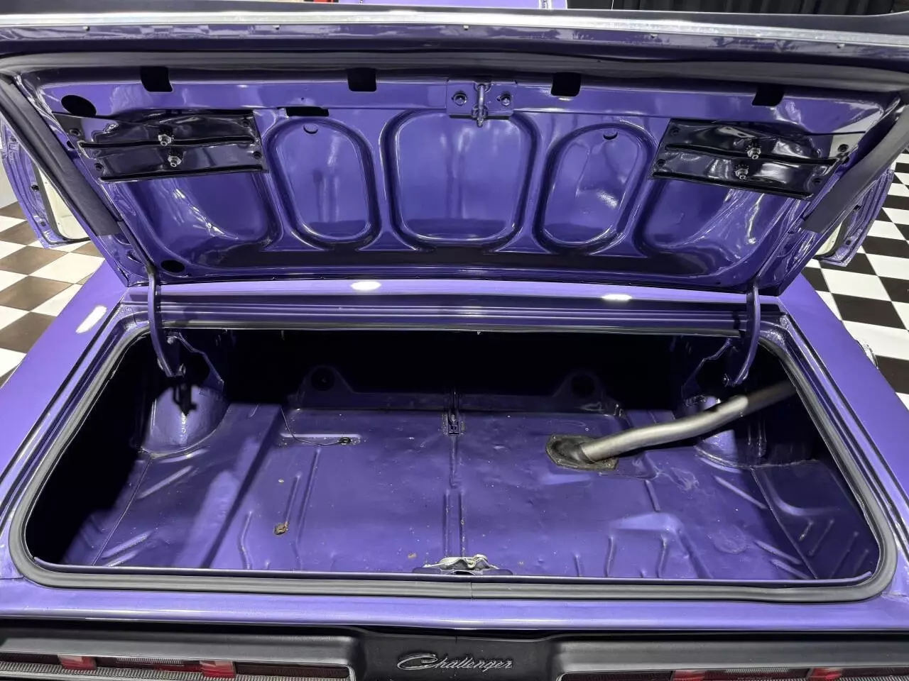 1971 Dodge Challenger R/T 440 6 PACK REAL V CODE RESTORED! - photo 8