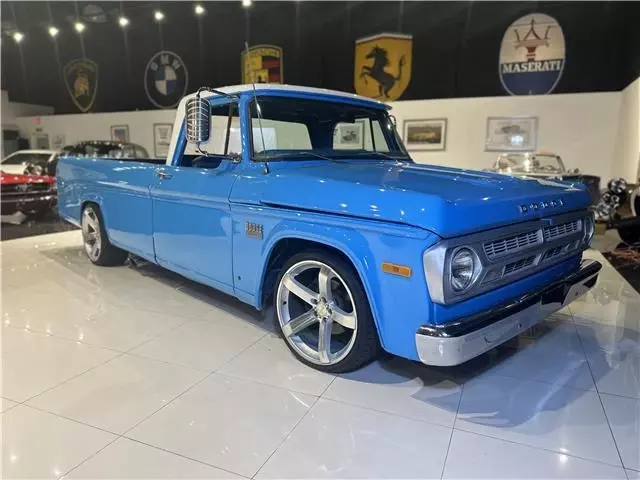 1971 Dodge D100 Aventurer Restomod