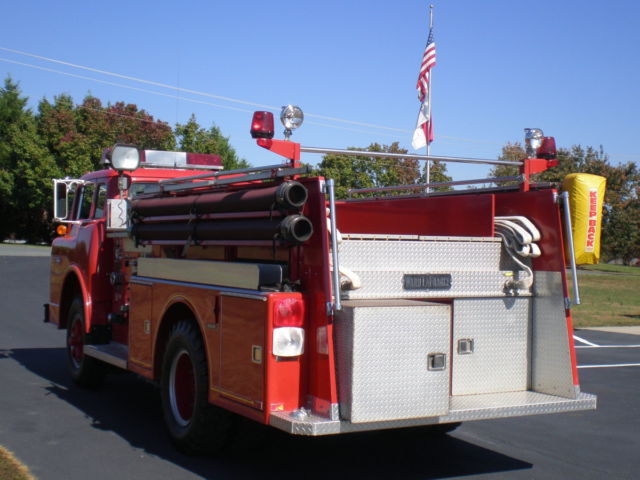 1971 Ford C750 Ward LaFrance Fire Truck - photo 2