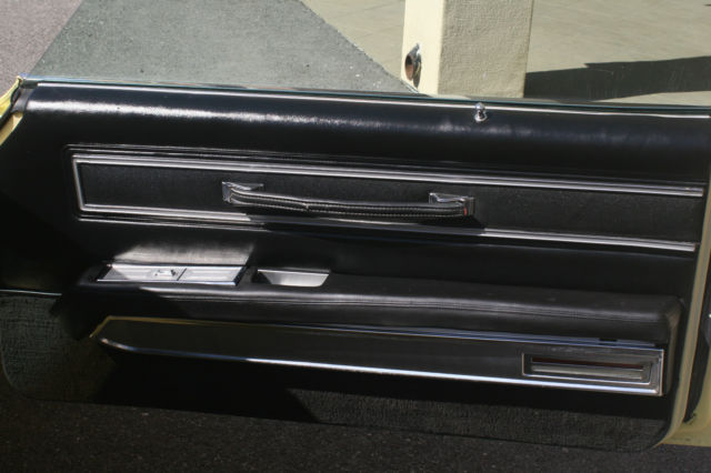 1971 Ford Thunderbird 2 Door Coupe with Black Vinyl Top - photo 10