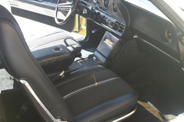 1971 Ford Thunderbird 2 Door Coupe with Black Vinyl Top - photo 9