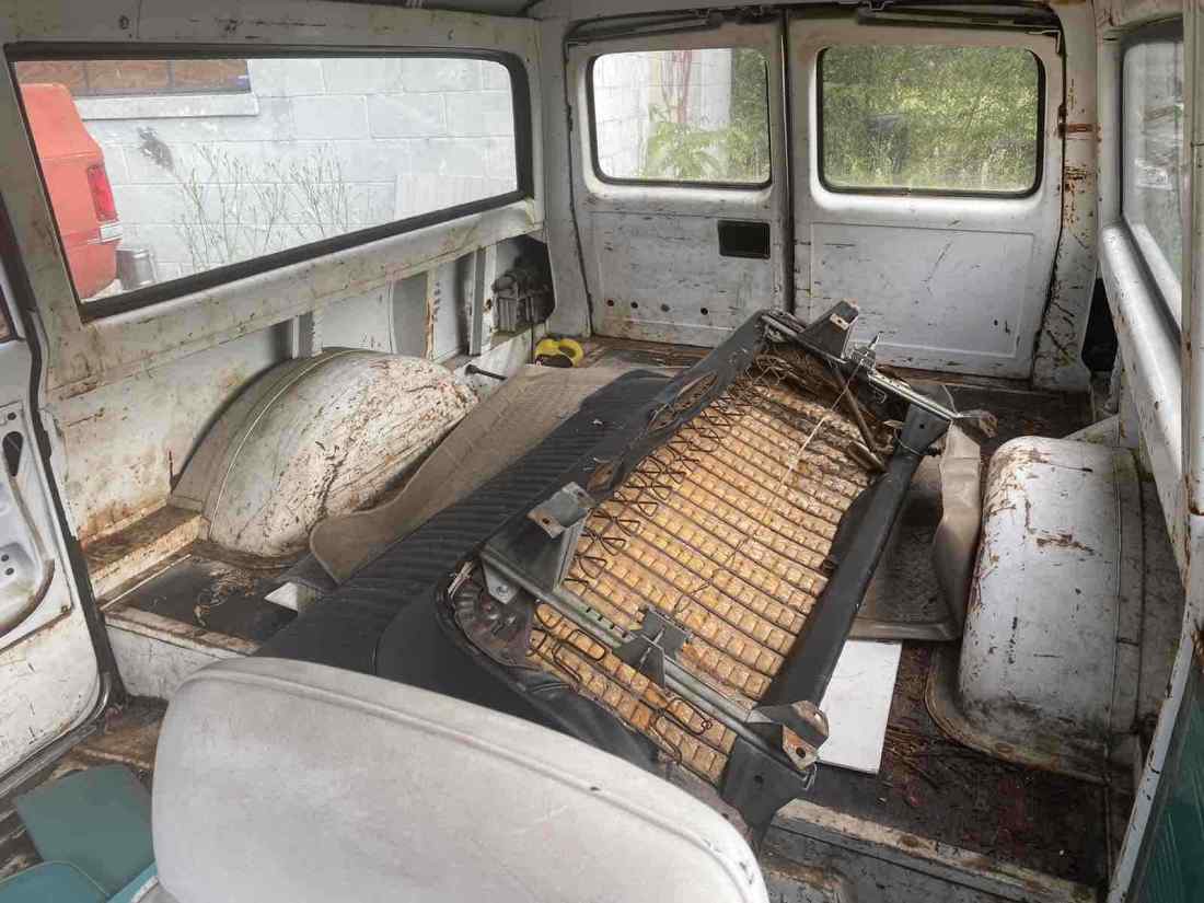 1971 GMC Suburban 3 Door - photo 11