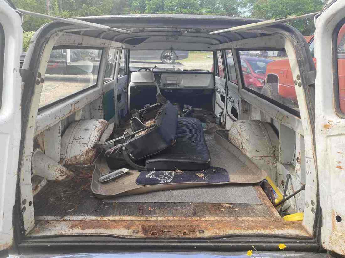 1971 GMC Suburban 3 Door - photo 13