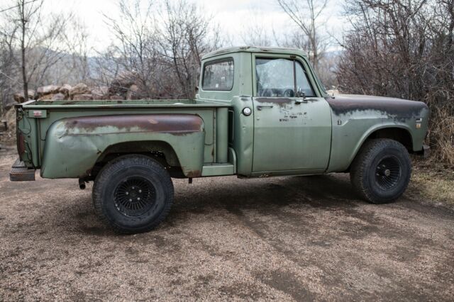 1971 International 1110 Pickup 4X4 345 V8 short bed step side army green patina 1971 International Harvester 1110