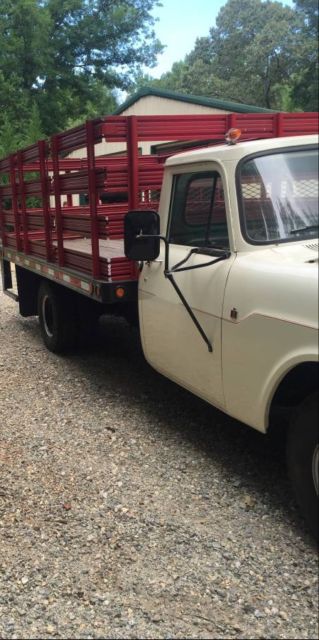 1971 International Harvester 1310 Flat Bed, Slat Sides, 6 Wheel Dually - photo 3