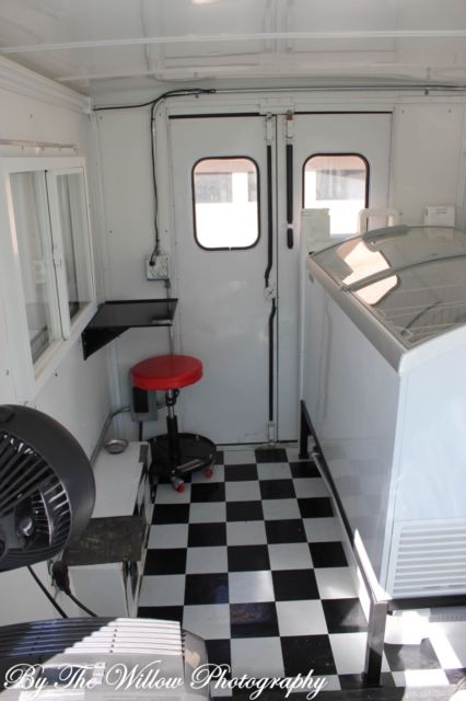 1971 International Harvester M Series Van - photo 4