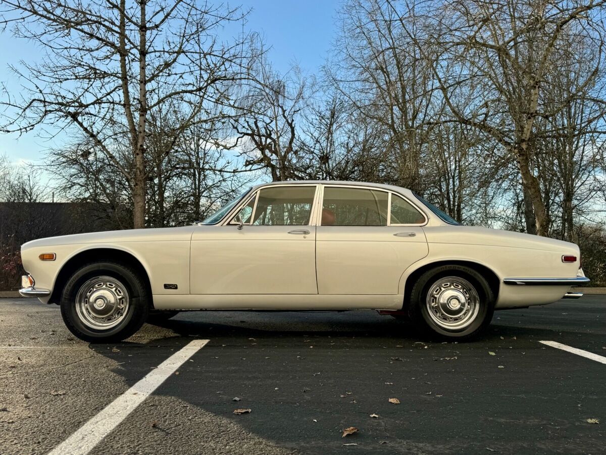 1971 Jaguar XJ XJ - photo 2