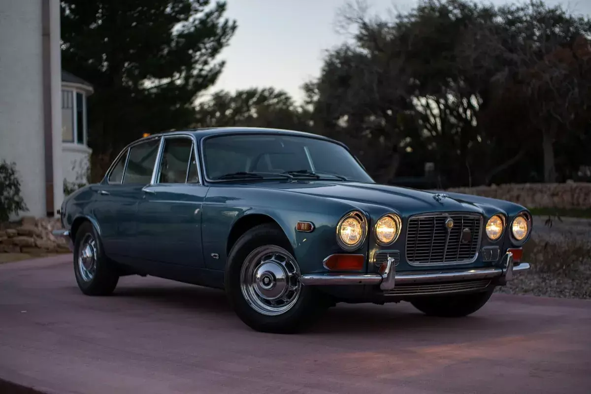 1971 Jaguar XJ6 series-1 classic Jag restored four door sedan with ford V8 swap 1971 Jaguar XJ