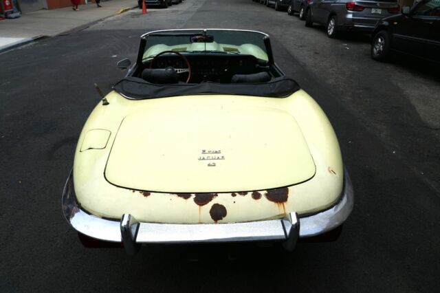 1971 Jaguar E-Type SII Roadster for Restoration - photo 9