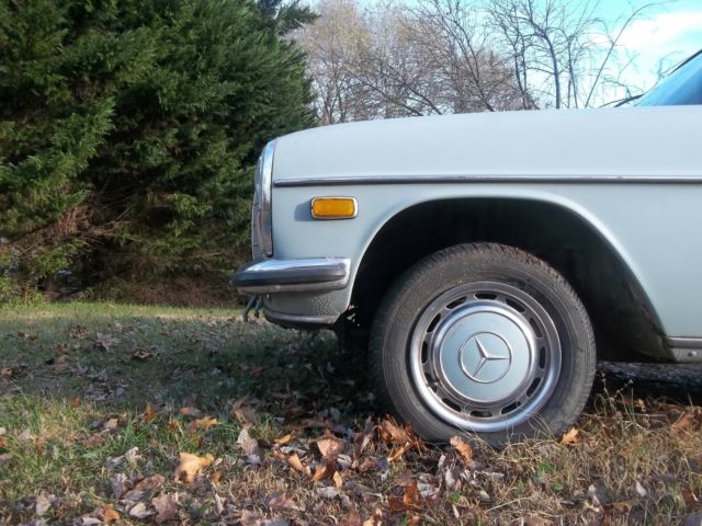 1971 Mercedes-Benz 200-Series - photo 4