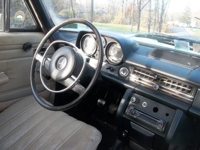 1971 Mercedes-Benz 200-Series - photo 7