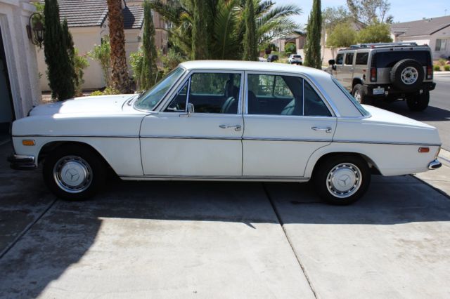 1971 Mercedes-Benz 200-Series - photo 2