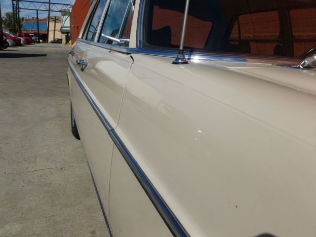 1971 Mercedes-Benz 200-Series sedan - photo 12