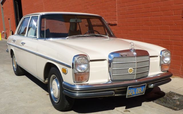 1971 Mercedes-Benz 200-Series sedan - photo 3
