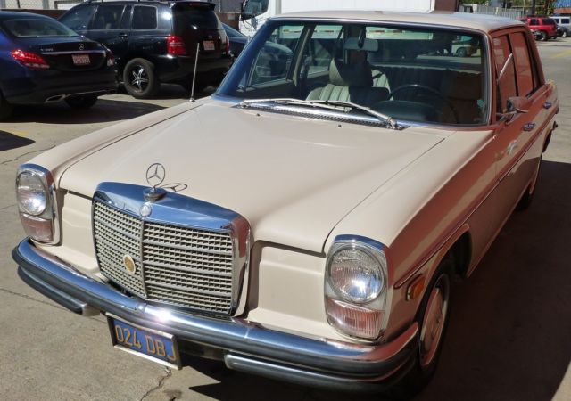 1971 Mercedes-Benz 200-Series sedan - photo 7