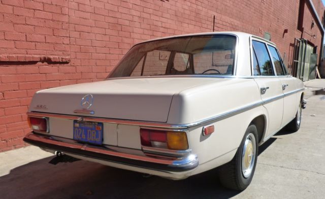 1971 Mercedes-Benz 200-Series sedan - photo 9