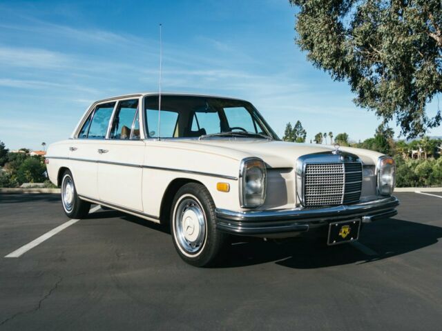 1971 Mercedes-Benz 200-Series 250 Sedan - photo 2