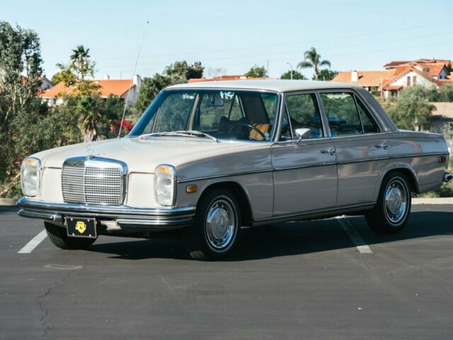 1971 Mercedes-Benz 200-Series 250 Sedan - photo 3