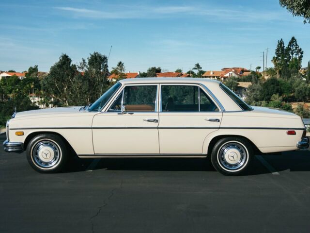 1971 Mercedes-Benz 200-Series 250 Sedan - photo 4