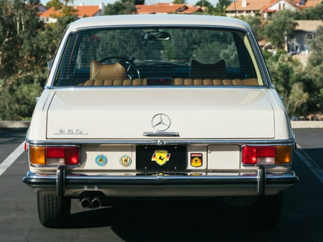 1971 Mercedes-Benz 200-Series 250 Sedan - photo 6
