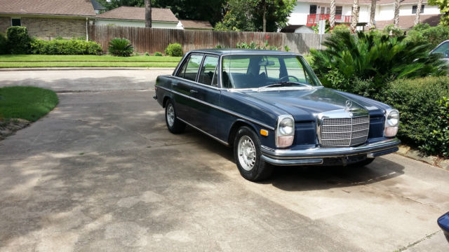 1971 Mercedes-Benz 200-Series - photo 2