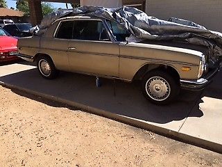 1971 Mercedes-Benz 200-Series - photo 3