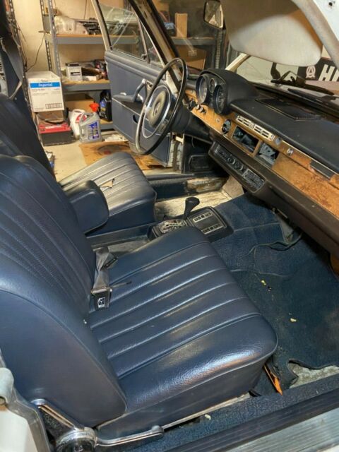 1971 Mercedes-Benz 200-Series - photo 10