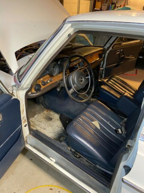 1971 Mercedes-Benz 200-Series - photo 4