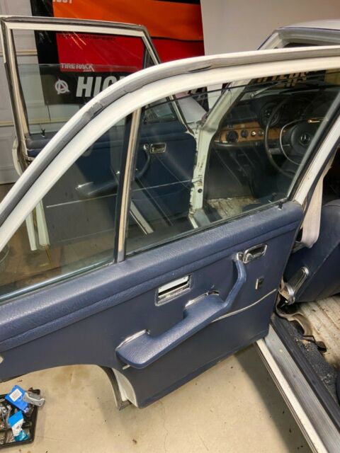 1971 Mercedes-Benz 200-Series - photo 5