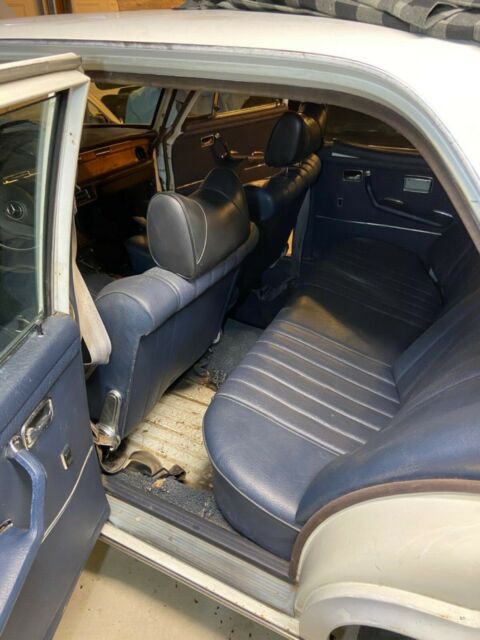 1971 Mercedes-Benz 200-Series - photo 6