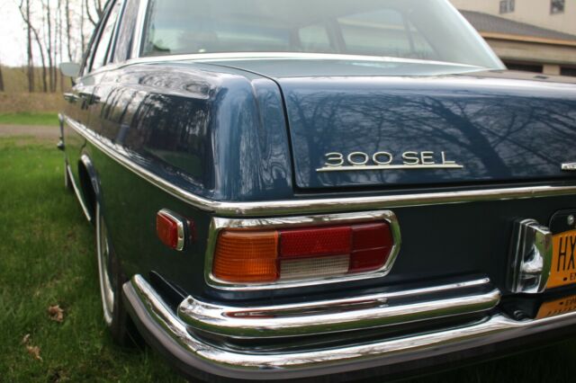 1971 Mercedes-Benz 300-Series 300SEL - photo 2