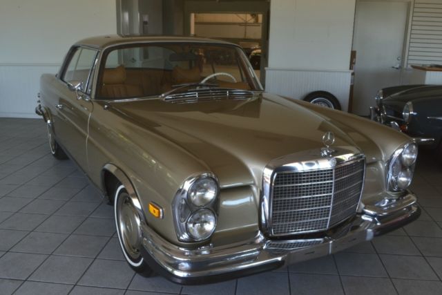 1971 Mercedes-Benz 200-Series