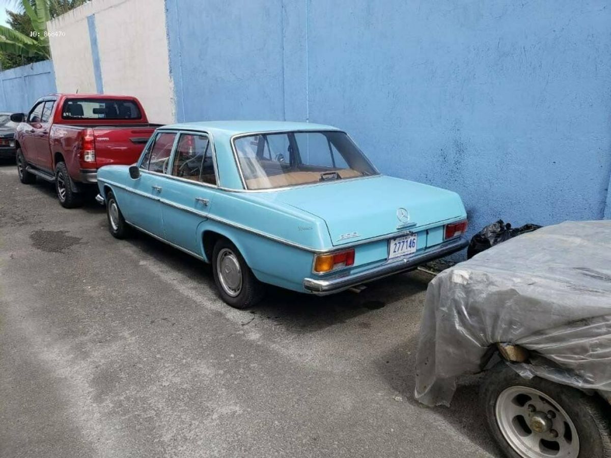 1971 Mercedes-Benz 200-Series - photo 3
