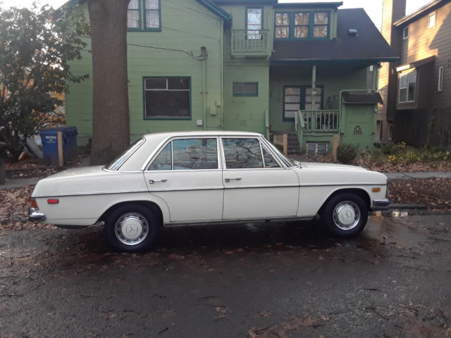 1971 Mercedes-Benz 200-Series