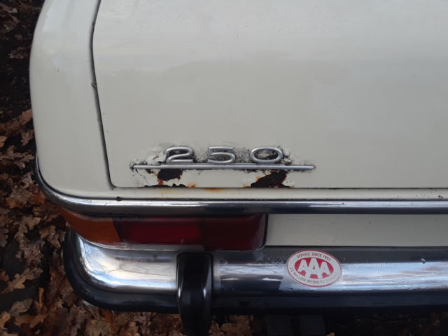 1971 Mercedes-Benz 200-Series - photo 12
