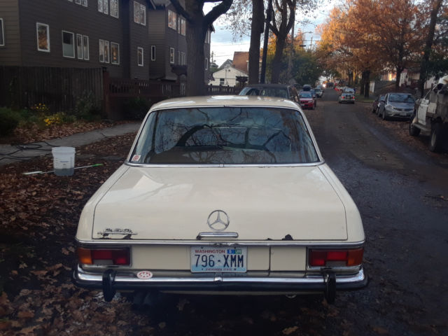 1971 Mercedes-Benz 200-Series - photo 2