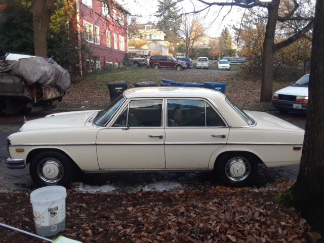 1971 Mercedes-Benz 200-Series - photo 3