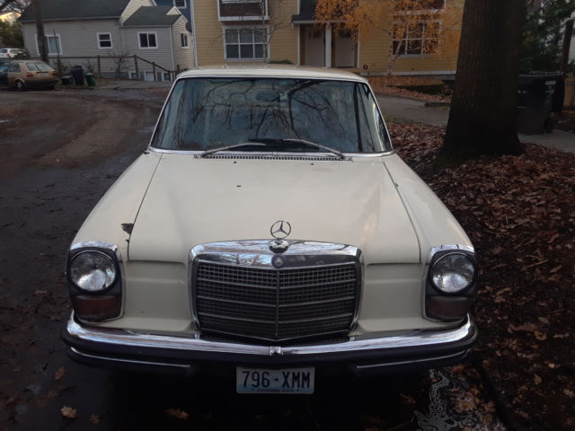 1971 Mercedes-Benz 200-Series - photo 4